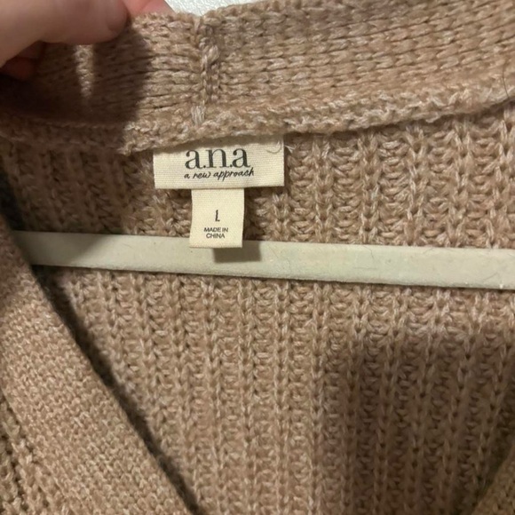 Tan cropped cardigan with button front and long sleeves. Size: L - Picture 6 of 6